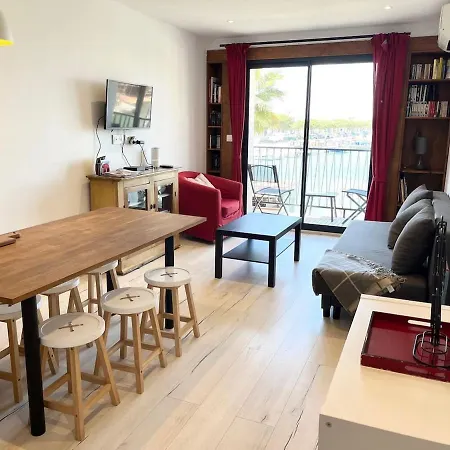 P2 Cabine, Vue Exceptionnelle Sur Le Port * Le Grau-du-Roi